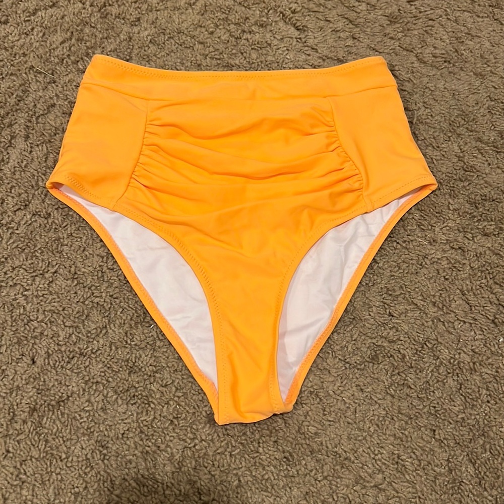 Cupshe Highwaisted Bottoms NWOT Size M